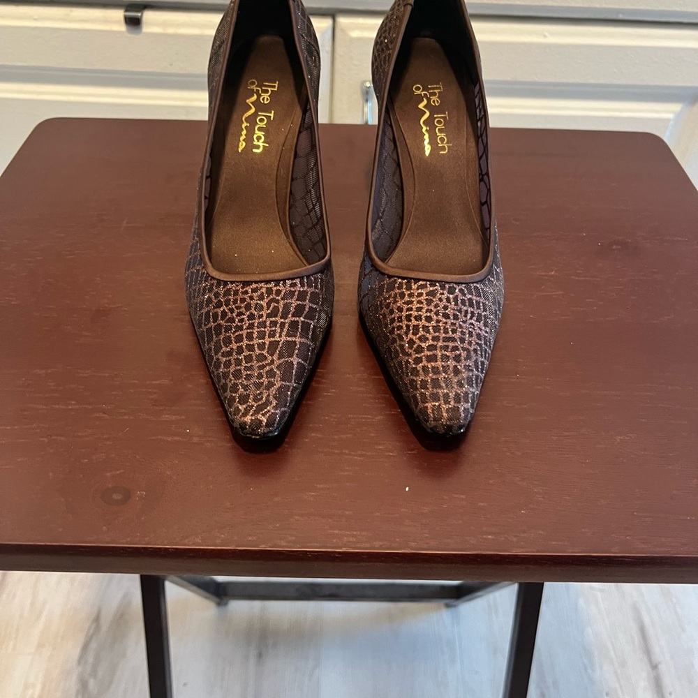 The Touch of Nina Brown Croco-Embossed Pointed Toe Stiletto Pumps Size 8M